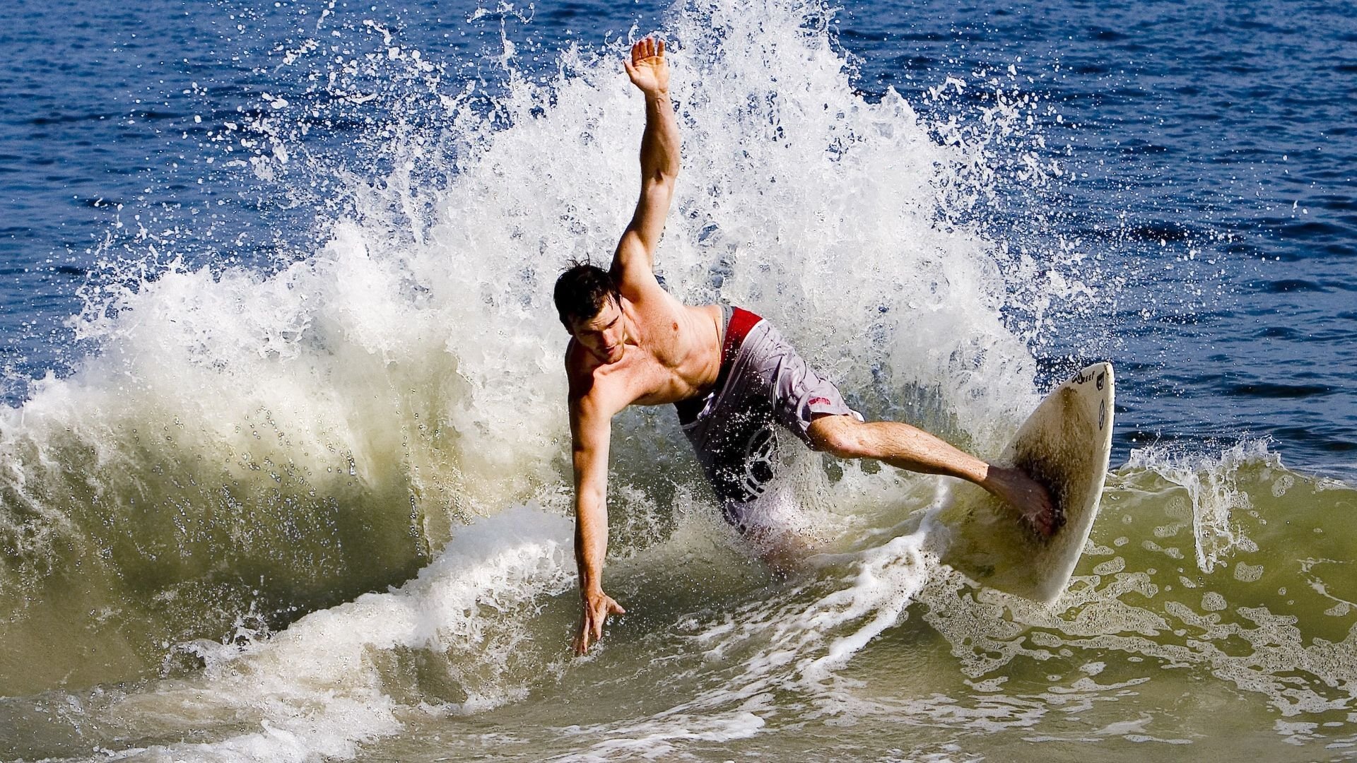 开云体育官方app-国足边锋发挥关键作用，突破能力增强，国足左边锋